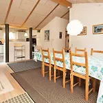 4 Star In Ferienhaus Dronningmølle