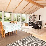 4 Star In Dronningmølle