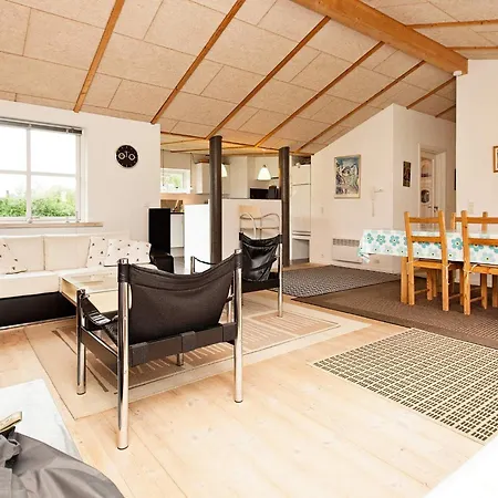 Сasa de vacaciones 4 Star Holiday Home In Dronningmolle *