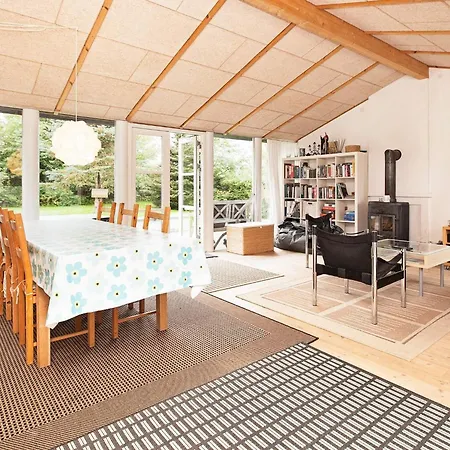 4 Star In Dronningmølle