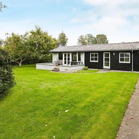 4 Star Holiday Home In Dronningmolle * Dronningmølle