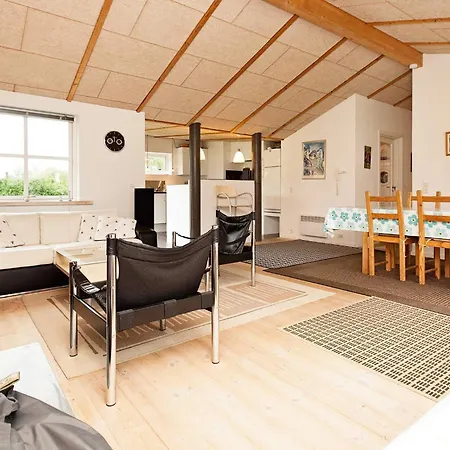 4 Star Holiday Home In Dronningmolle * Dronningmølle