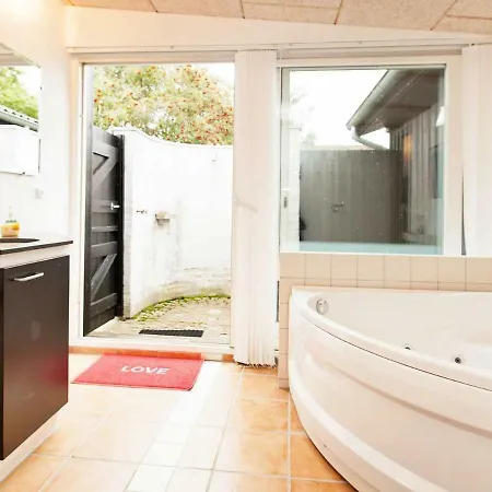 6 Person In Dronningm Lle Holiday home Dronningmolle
